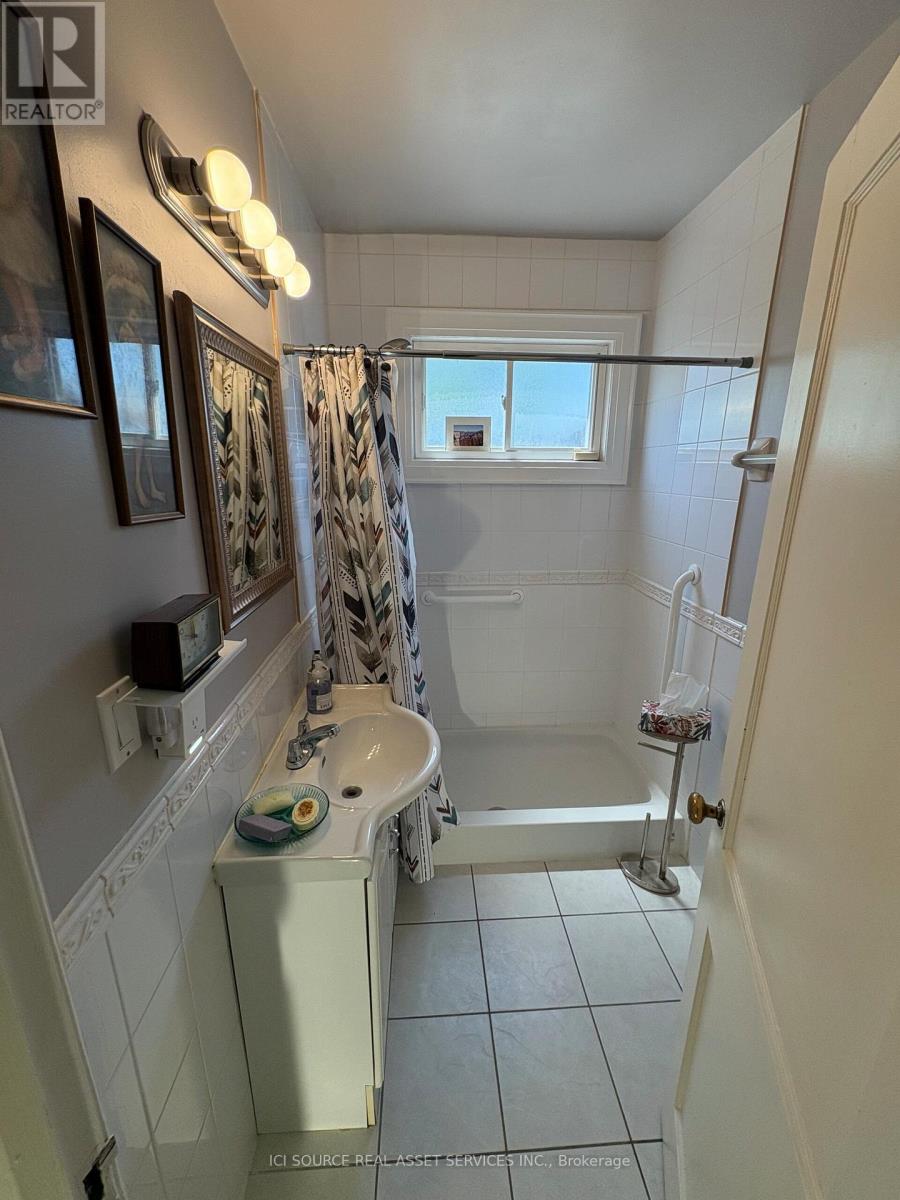 Main Floor - 2241 Queen Street E, Toronto, Ontario  M4E 1G1 - Photo 16 - E13429918
