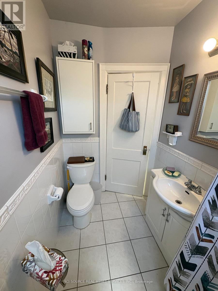 Main Floor - 2241 Queen Street E, Toronto, Ontario  M4E 1G1 - Photo 17 - E13429918