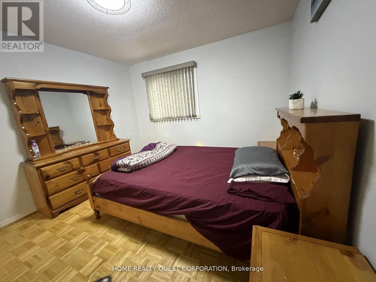 Room B - 1722 Princelea Place, Mississauga, Ontario  L5M 3R4 - Photo 4 - W13430002
