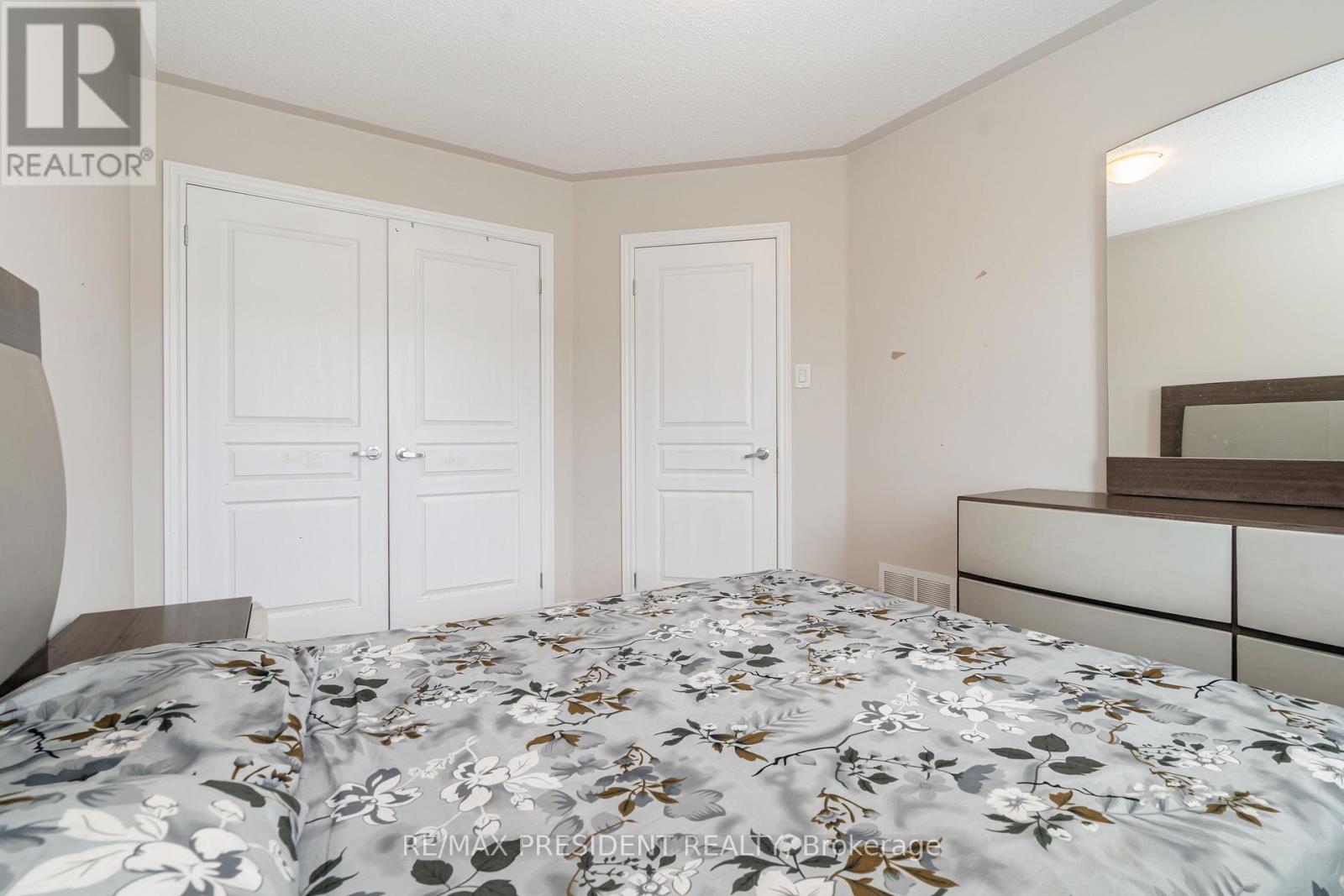 4 Pendulum Circle, Brampton, Ontario  L6R 3N5 - Photo 32 - W13424104