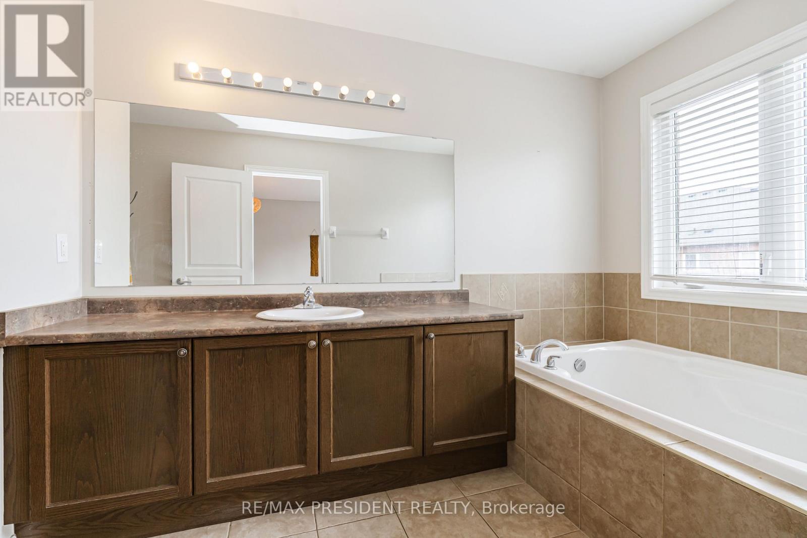4 Pendulum Circle, Brampton, Ontario  L6R 3N5 - Photo 34 - W13424104