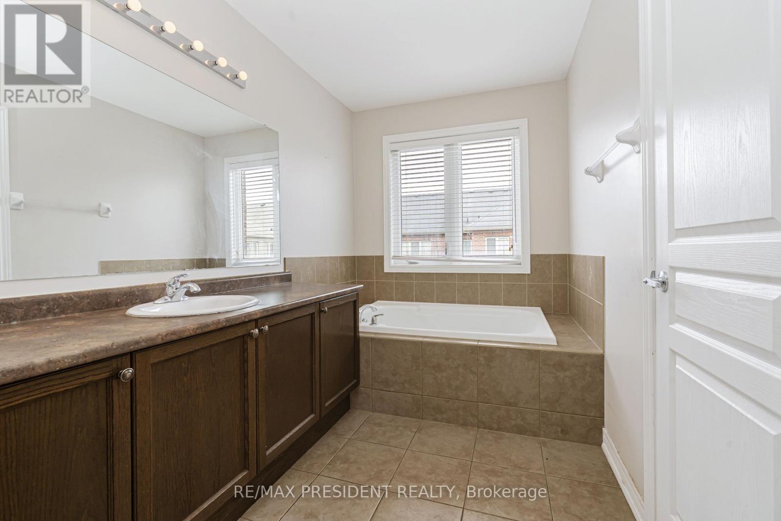 4 Pendulum Circle, Brampton, Ontario  L6R 3N5 - Photo 36 - W13424104