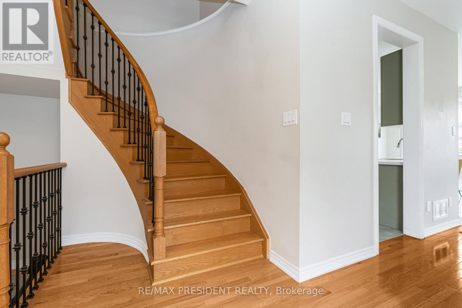 4 Pendulum Circle, Brampton, Ontario  L6R 3N5 - Photo 24 - W13424104
