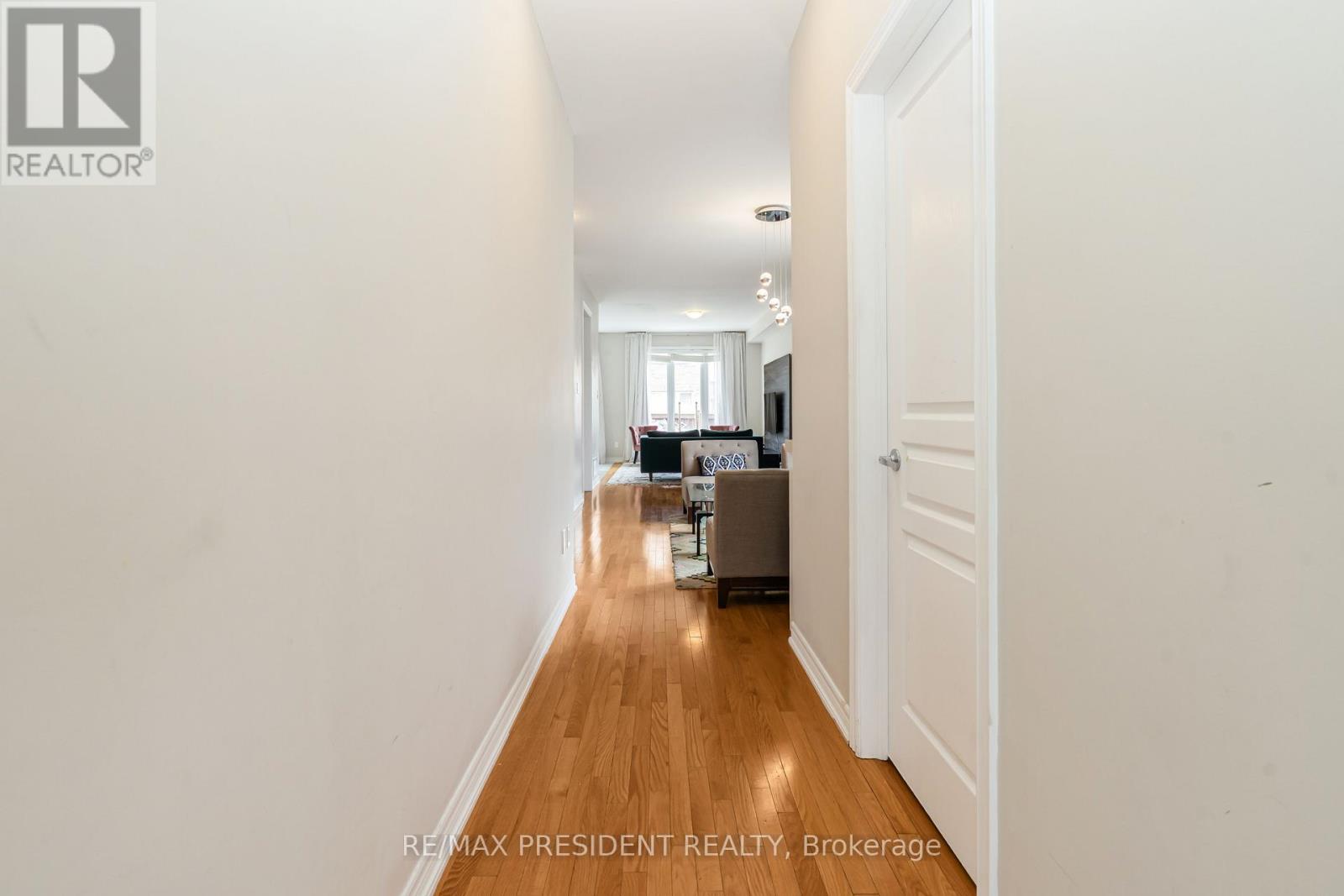4 Pendulum Circle, Brampton, Ontario  L6R 3N5 - Photo 7 - W13424104