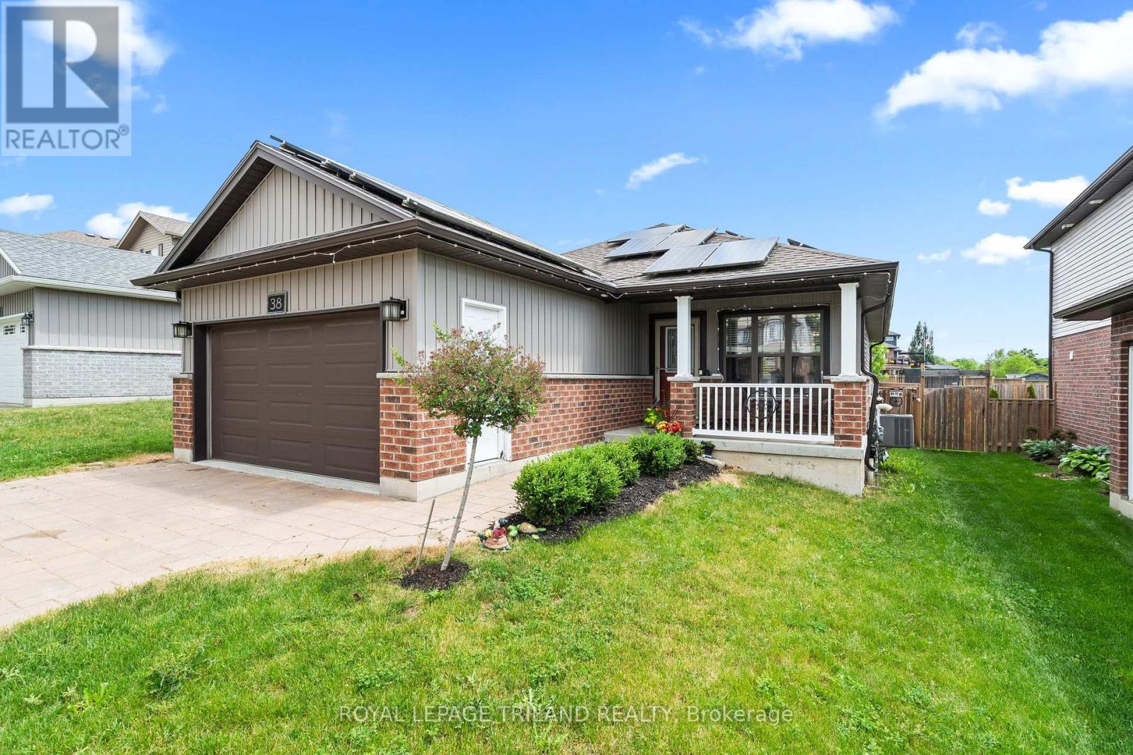 38 Leesboro Trail, Thames Centre, Ontario  N0M 2P0 - Photo 2 - X13430026