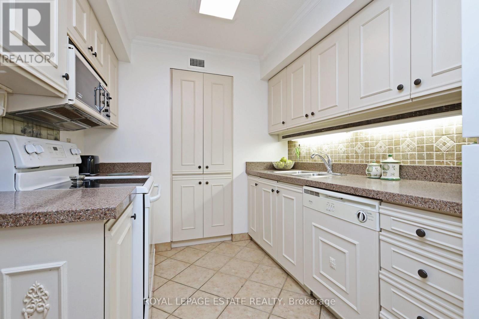 306 - 35 Church Street, Toronto, Ontario  M5E 1T3 - Photo 11 - C13430020