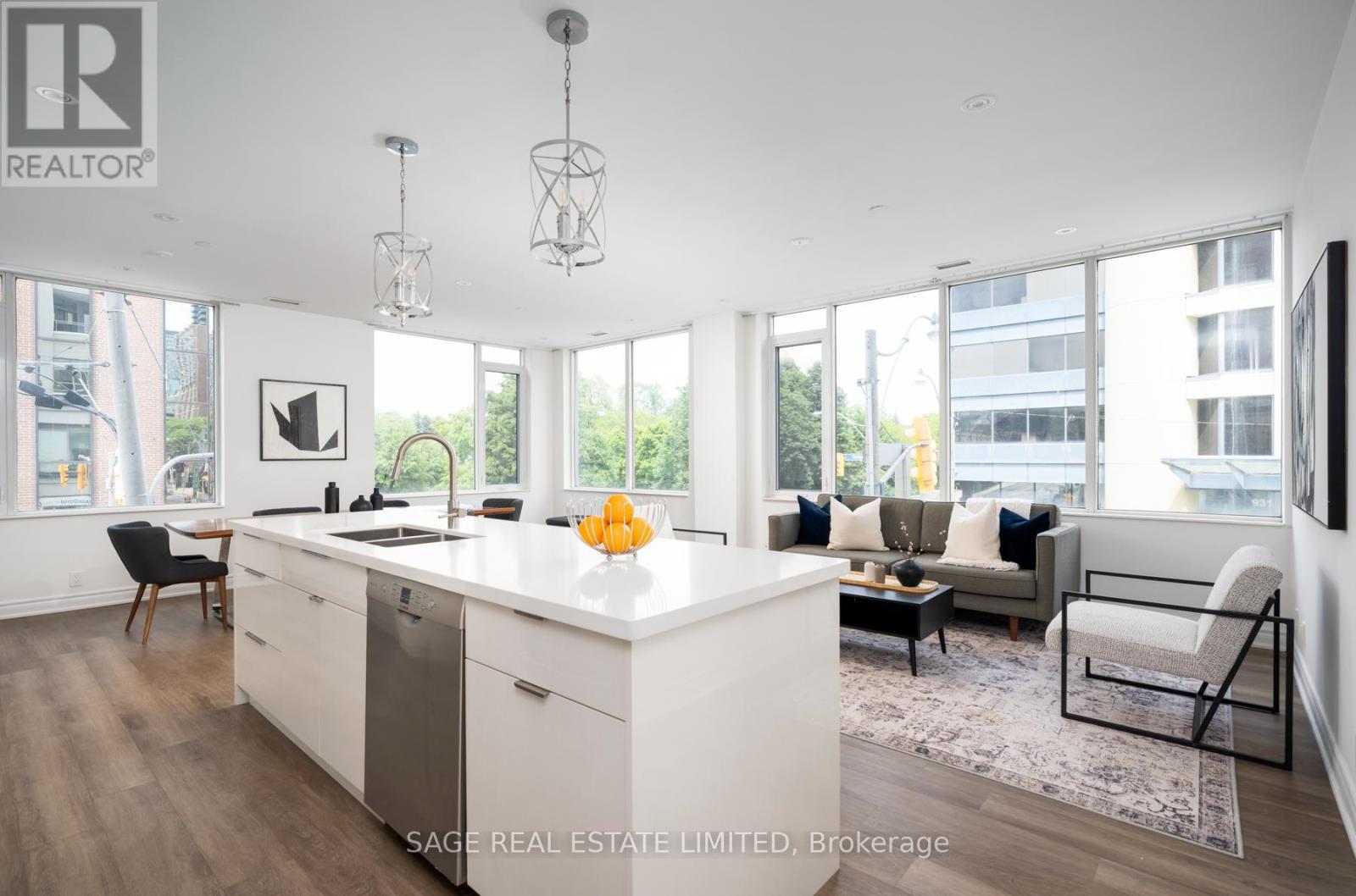 205 - 980 YONGE STREET, Toronto, Ontario