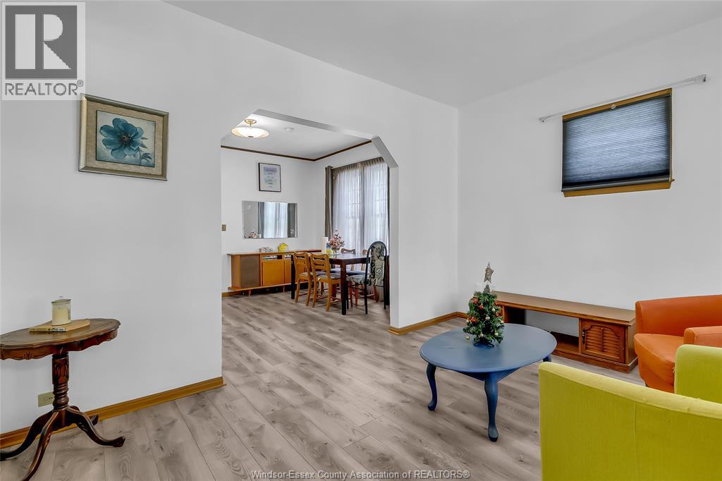 383 Mcewan, Windsor, Ontario  N9B 2E5 - Photo 4 - 26013643
