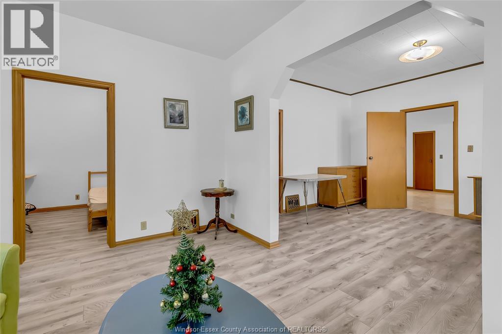 383 Mcewan, Windsor, Ontario  N9B 2E5 - Photo 14 - 26013643