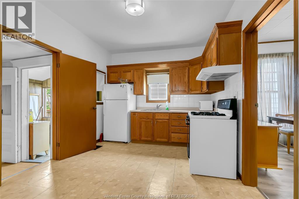 383 Mcewan, Windsor, Ontario  N9B 2E5 - Photo 12 - 26013643