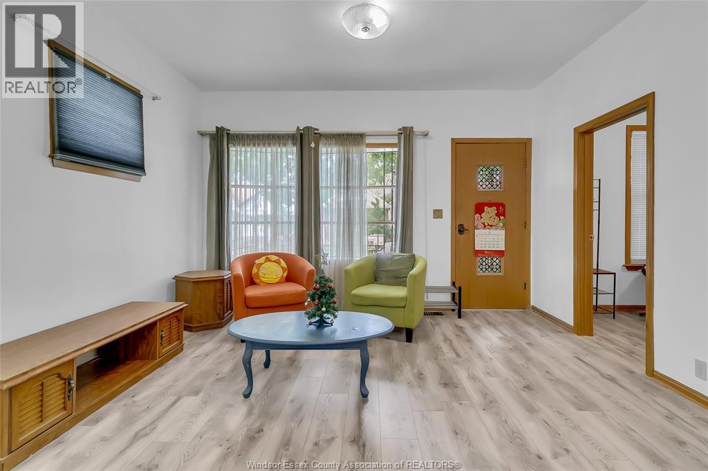 383 Mcewan, Windsor, Ontario  N9B 2E5 - Photo 6 - 26013643