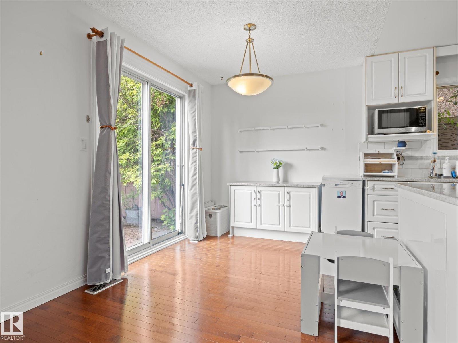 10805 20 Av NW, Edmonton, Alberta  T6J 5W5 - Photo 9 - E4492954