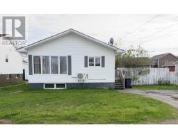 <div class="price">$139,900</div> 2 Pleasant Street<br>Grand Falls - Windsor, Newfoundland & Labrador<br><div class='bed_bath'>4 Bed | 2 Bath</div>