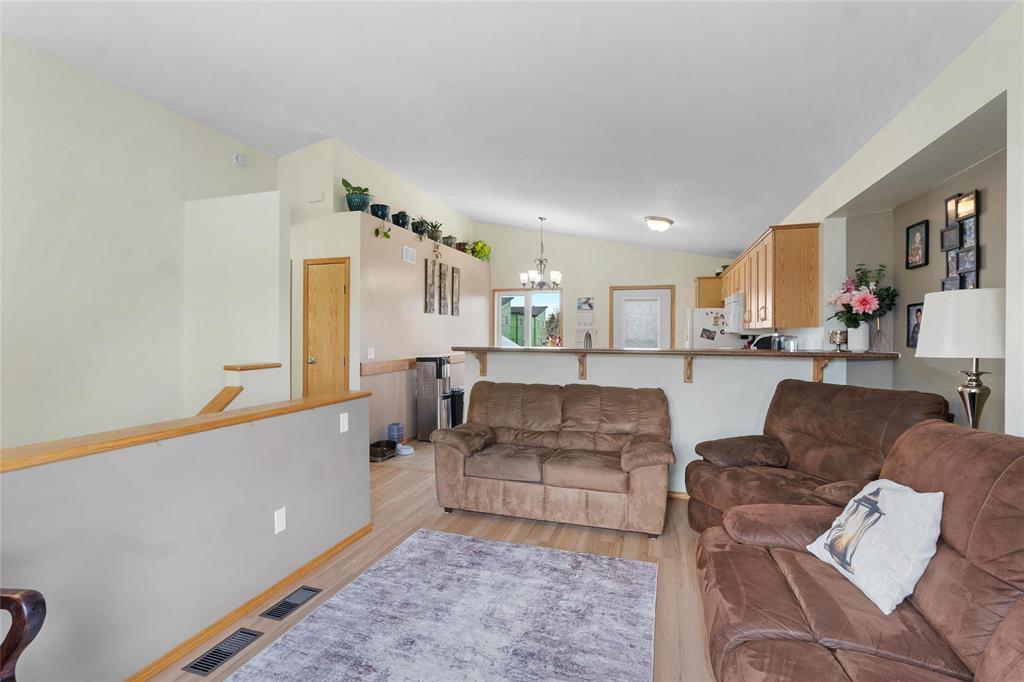 341 Notre Dame Drive, Lorette, Manitoba R5K 0Y3 - Photo 3 - 202613415
