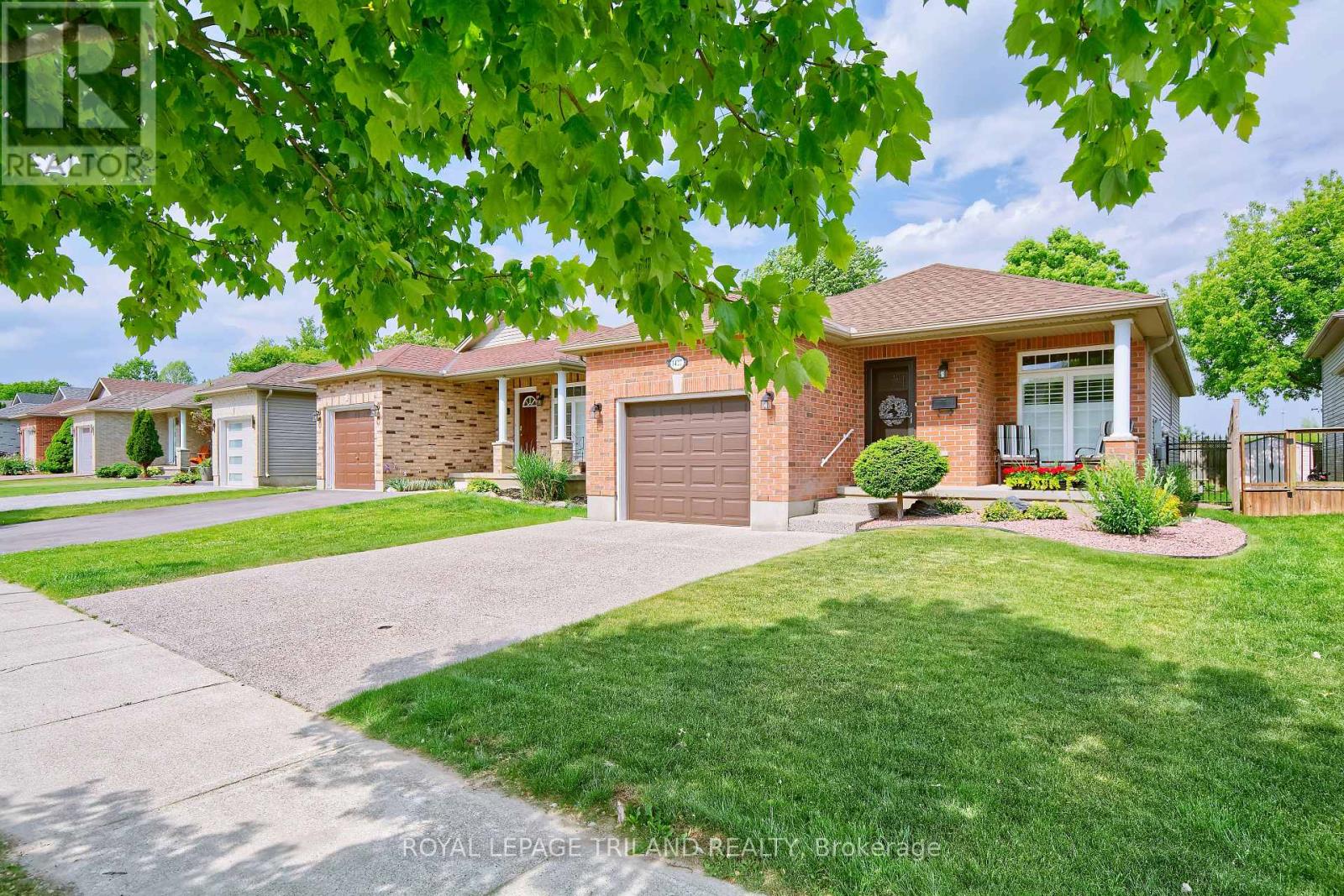 1427 SOUTH WENIGE DRIVE, London North, Ontario