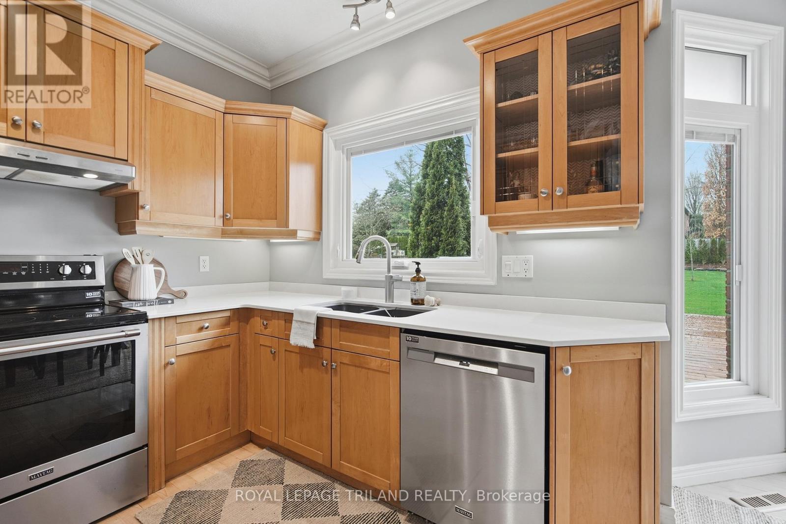 32 Wingreen Lane, Middlesex Centre, Ontario  N0L 1R0 - Photo 11 - X13430122