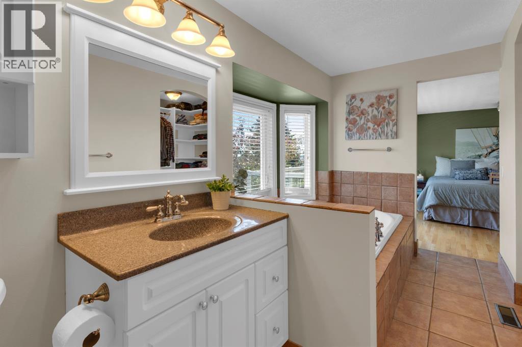 147 Hawkcliff Way NW, Calgary, Alberta  T3G 2S6 - Photo 24 - A2319467