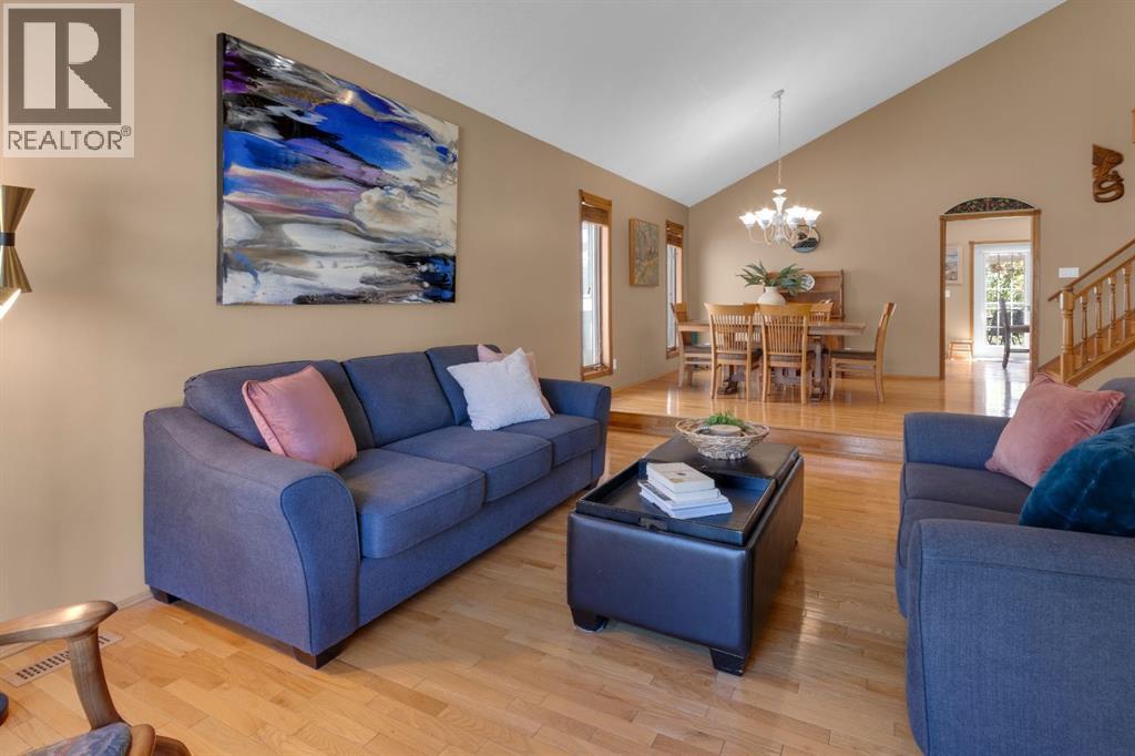 147 Hawkcliff Way NW, Calgary, Alberta  T3G 2S6 - Photo 4 - A2319467