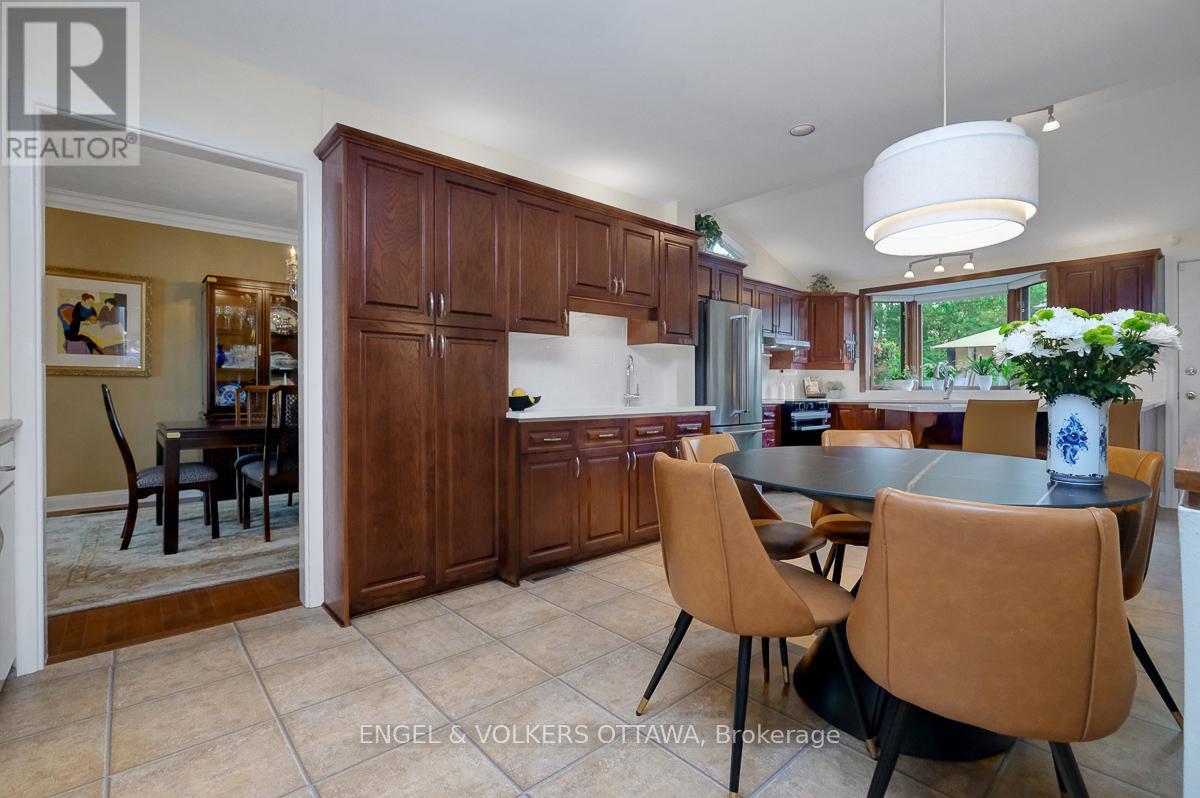 10 Rock Avenue, Ottawa, Ontario  K1M 1A6 - Photo 13 - X13430074