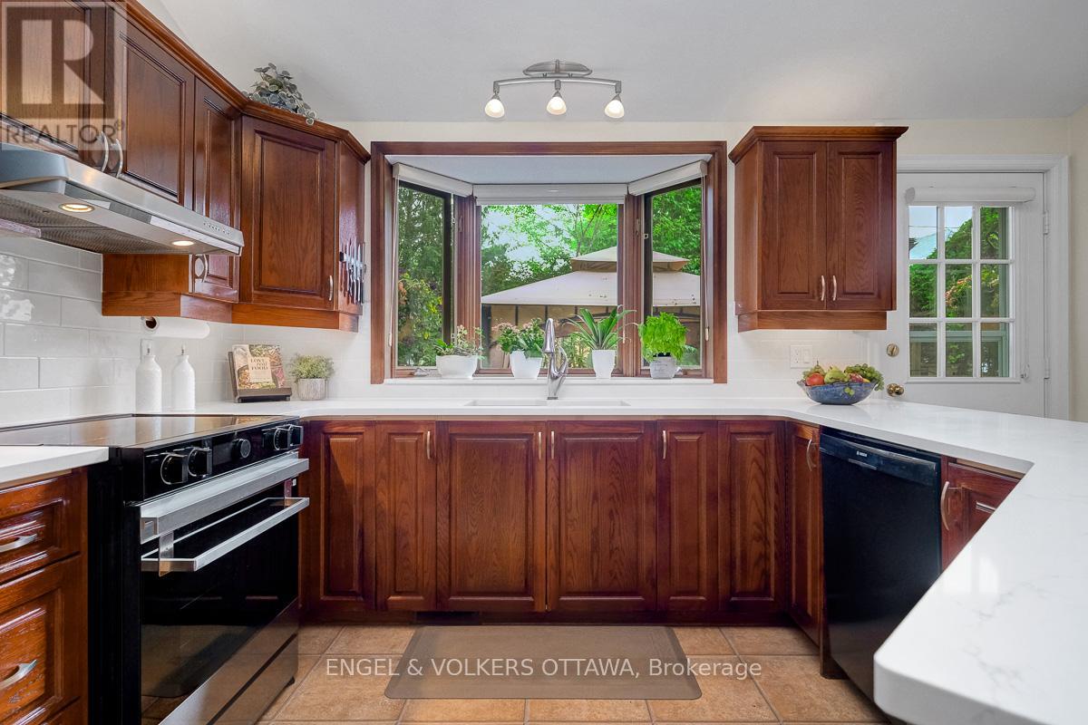 10 Rock Avenue, Ottawa, Ontario  K1M 1A6 - Photo 18 - X13430074