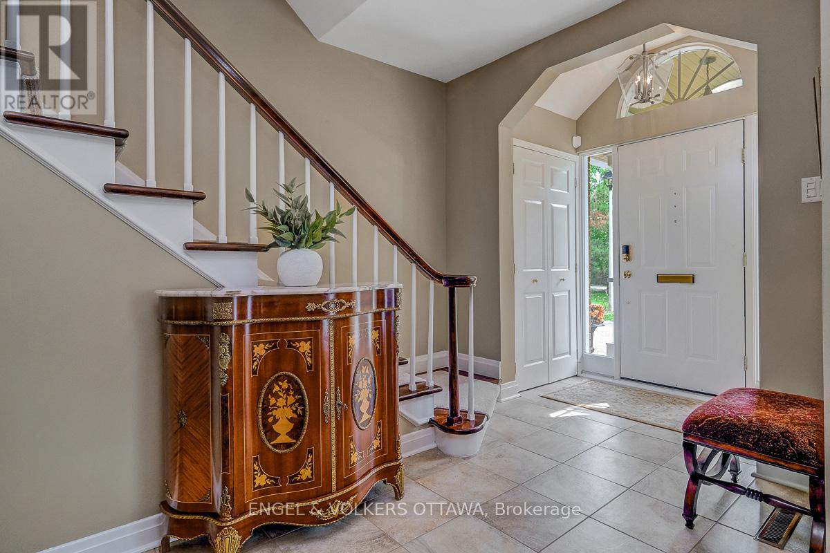 10 Rock Avenue, Ottawa, Ontario  K1M 1A6 - Photo 4 - X13430074