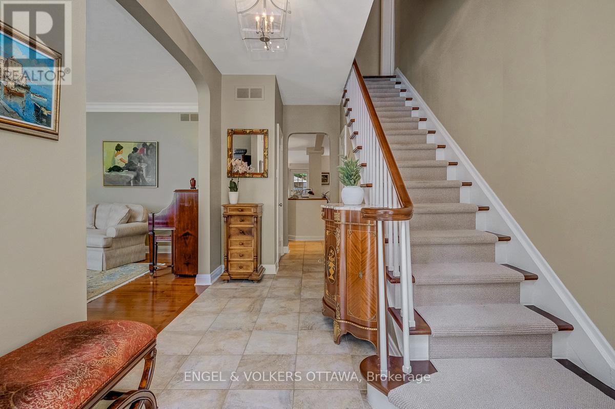 10 Rock Avenue, Ottawa, Ontario  K1M 1A6 - Photo 5 - X13430074