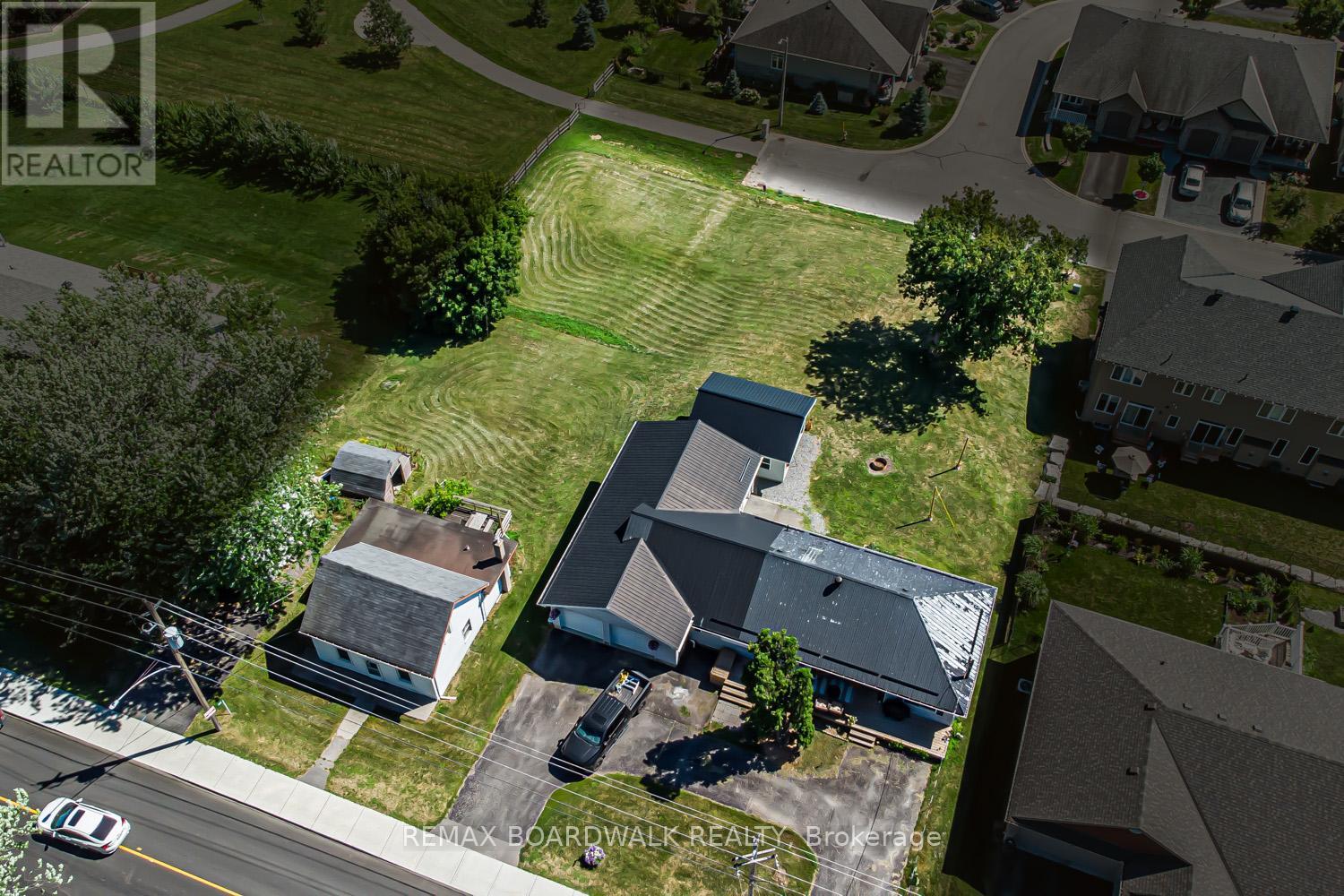 303-307 Donald B Munro Drive, Ottawa, Ontario  K0A 1L0 - Photo 1 - X13430154