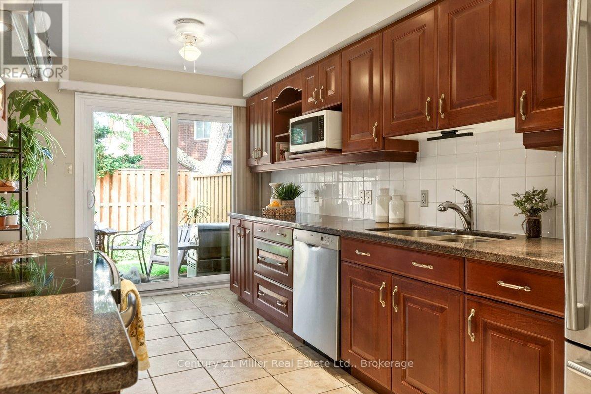 19 - 2006 Glenada Crescent, Oakville, Ontario  L6H 5R9 - Photo 17 - W13430198