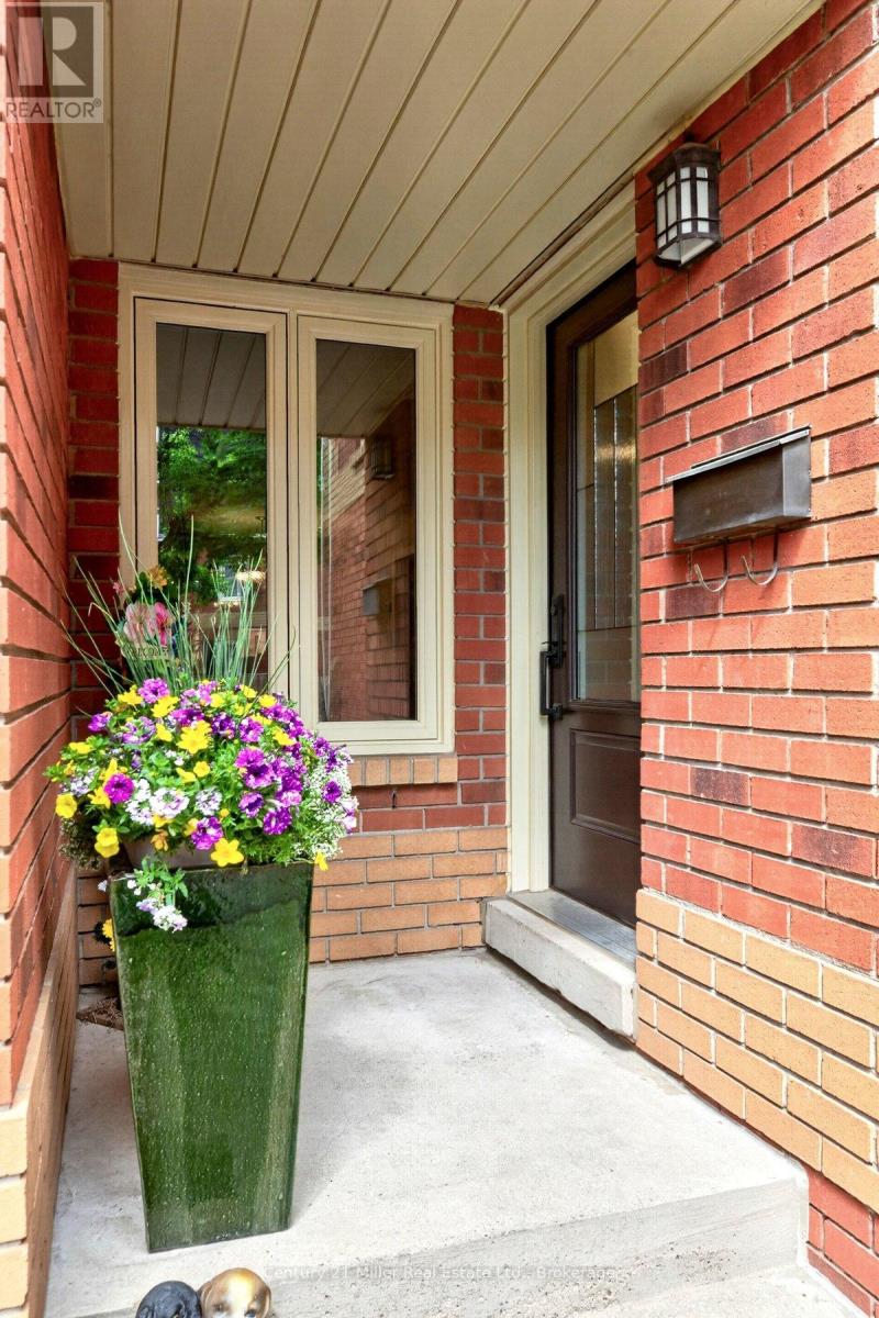 19 - 2006 Glenada Crescent, Oakville, Ontario  L6H 5R9 - Photo 2 - W13430198