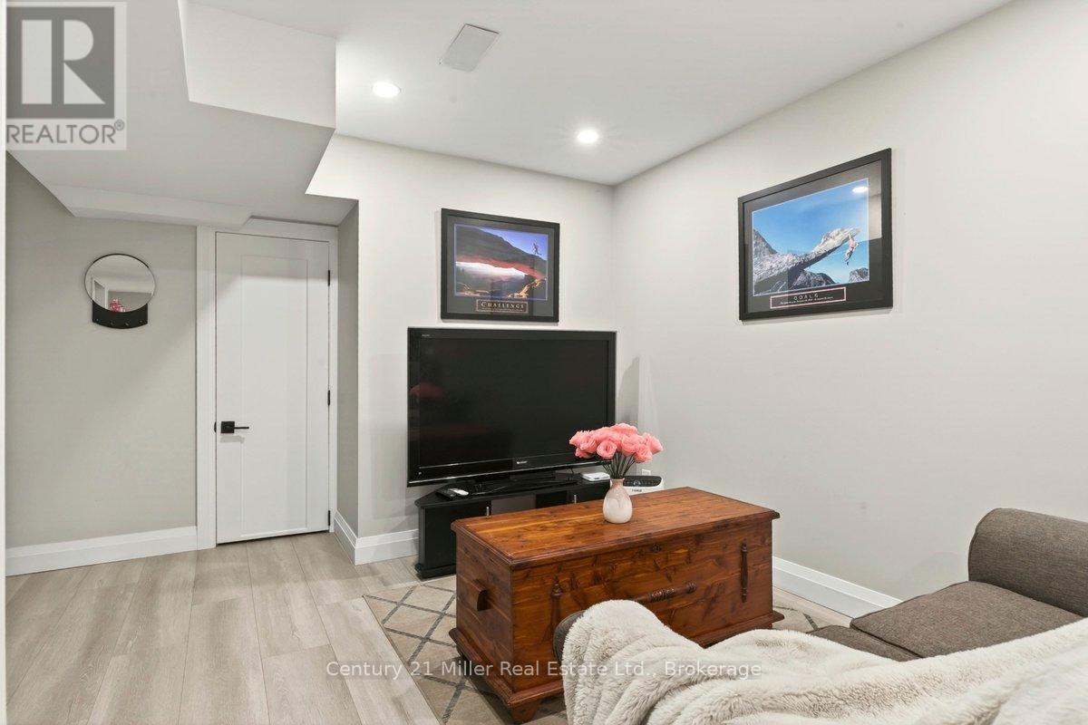 19 - 2006 Glenada Crescent, Oakville, Ontario  L6H 5R9 - Photo 34 - W13430198