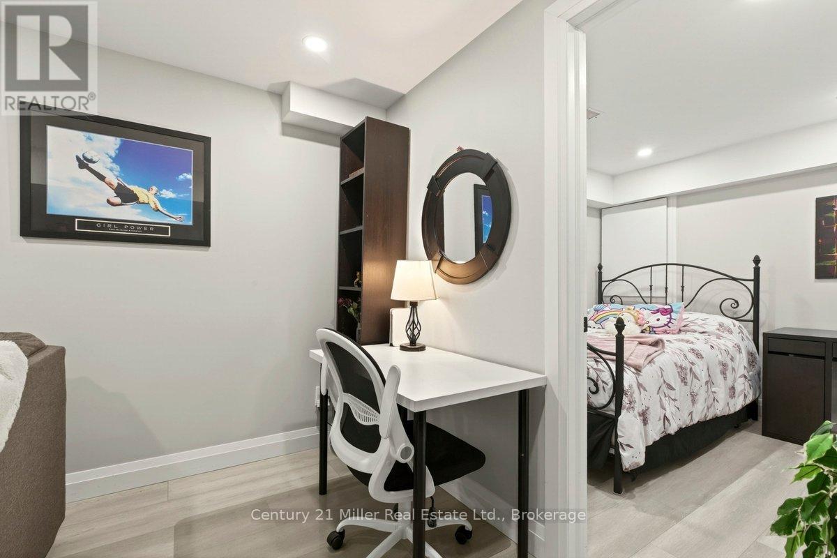 19 - 2006 Glenada Crescent, Oakville, Ontario  L6H 5R9 - Photo 35 - W13430198