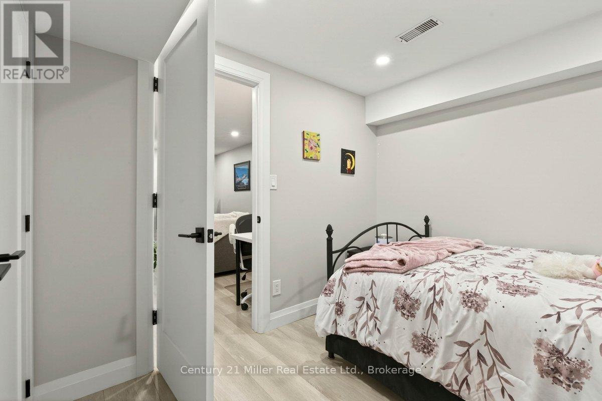 19 - 2006 Glenada Crescent, Oakville, Ontario  L6H 5R9 - Photo 38 - W13430198