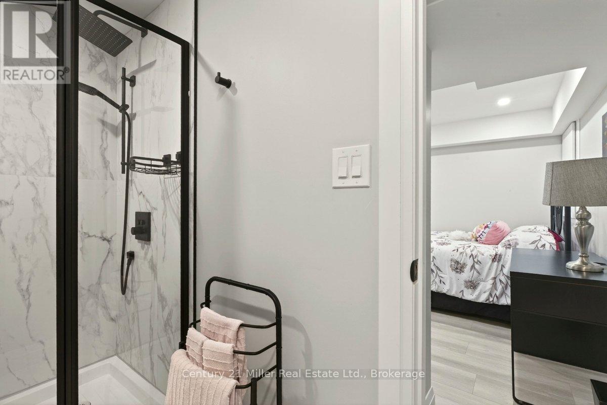 19 - 2006 Glenada Crescent, Oakville, Ontario  L6H 5R9 - Photo 42 - W13430198