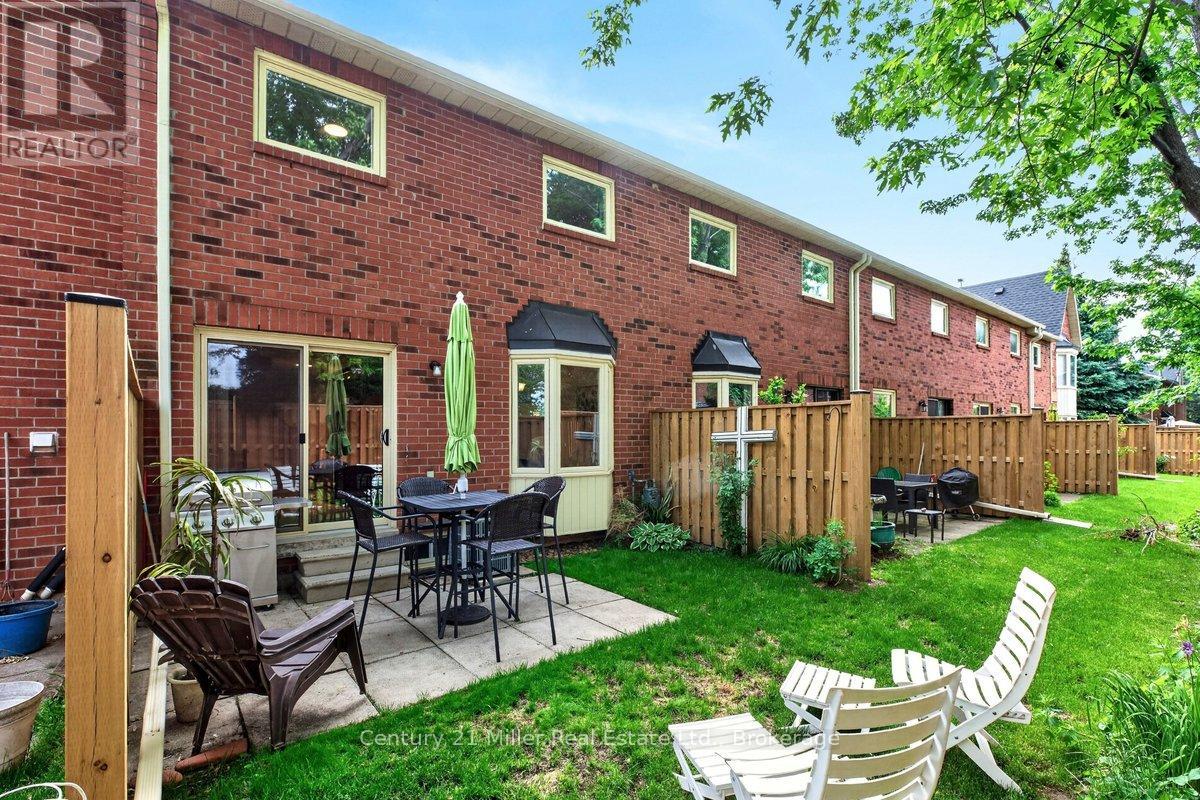 19 - 2006 Glenada Crescent, Oakville, Ontario  L6H 5R9 - Photo 44 - W13430198