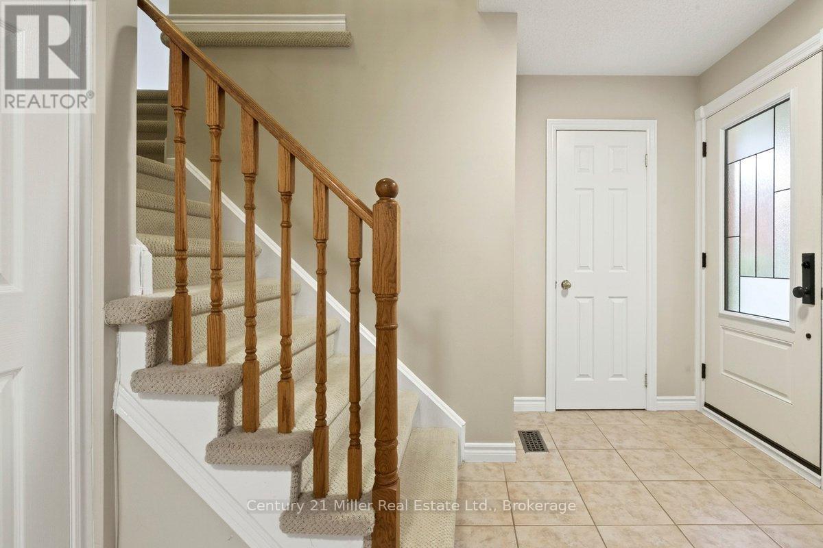 19 - 2006 Glenada Crescent, Oakville, Ontario  L6H 5R9 - Photo 5 - W13430198