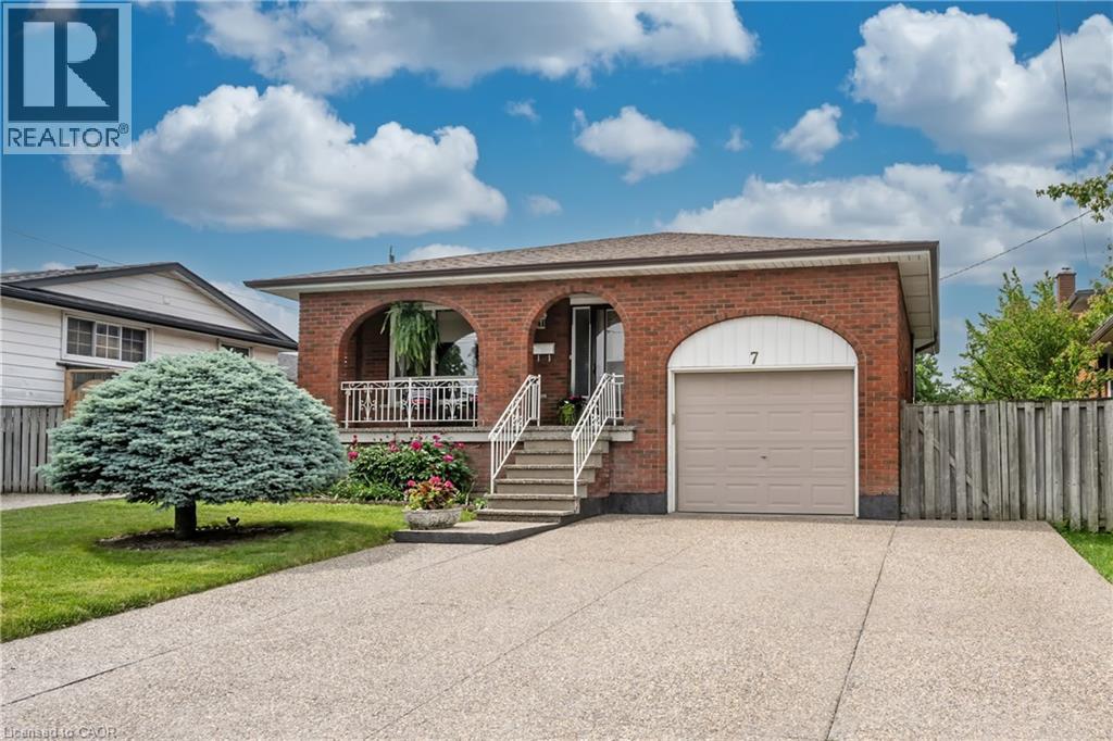 7 OAKLAND Drive, Hamilton, Ontario
