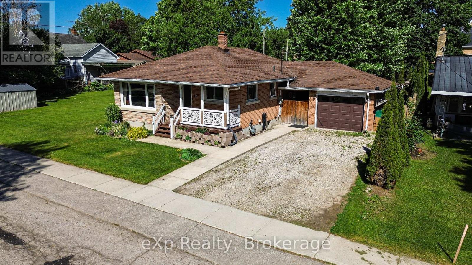 64 Raglan Street W, Minto, Ontario  N0G 1Z0 - Photo 3 - X13430216