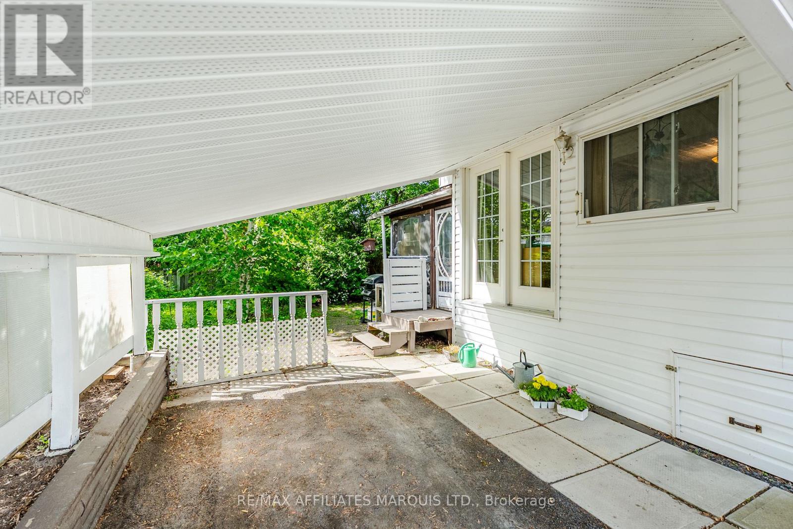 10 Smith Avenue, Cornwall, Ontario  K6J 1E9 - Photo 4 - X13430110