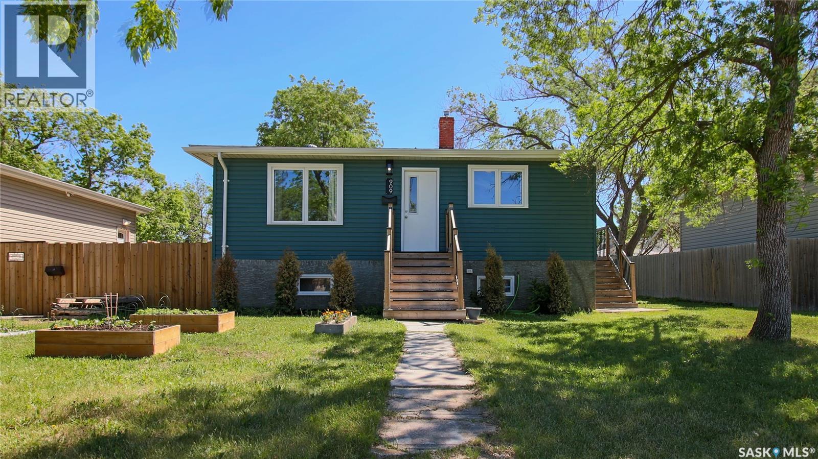 909 Arthur Street, Regina, Saskatchewan  S4T 4V6 - Photo 1 - SK038987