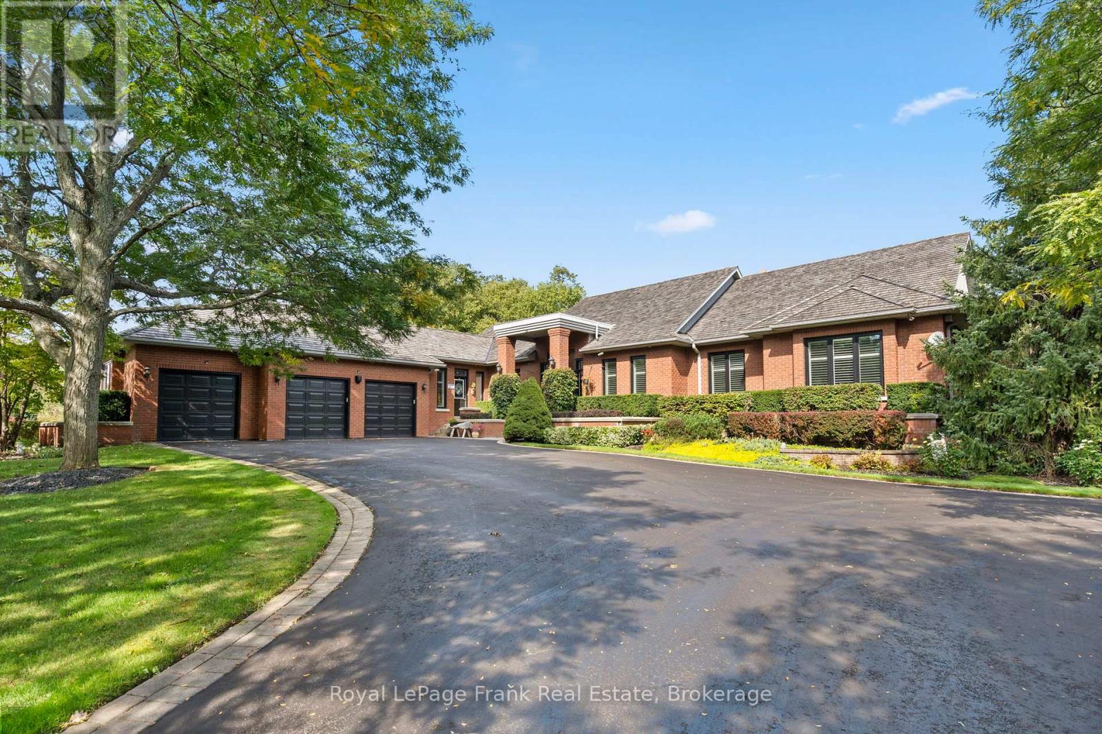 8 BUGGEY LANE, Ajax, Ontario