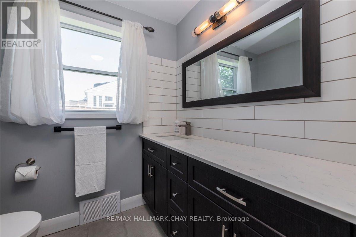 69 Rodney Street, Barrie, Ontario  L4M 4B8 - Photo 10 - S13430118