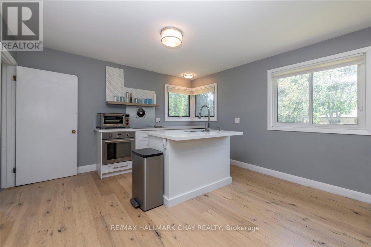 69 Rodney Street, Barrie, Ontario  L4M 4B8 - Photo 8 - S13430118