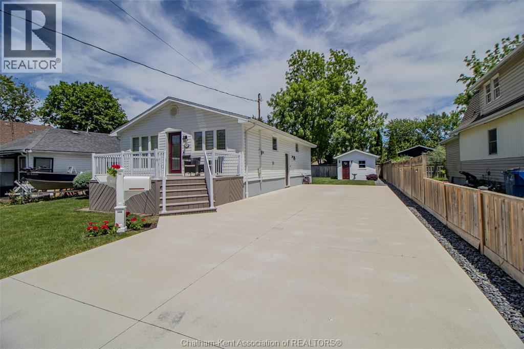 MLS# 26013654: 45 Berry STREET, Chatham, Canada
