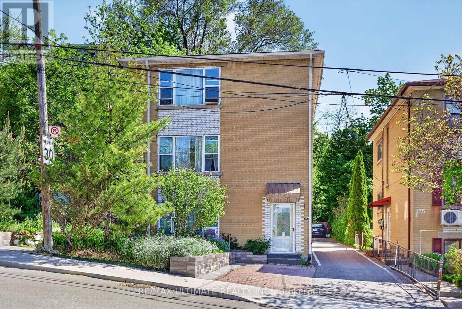 177 Varsity Road, Toronto, Ontario  M6S 4P5 - Photo 2 - W13425796