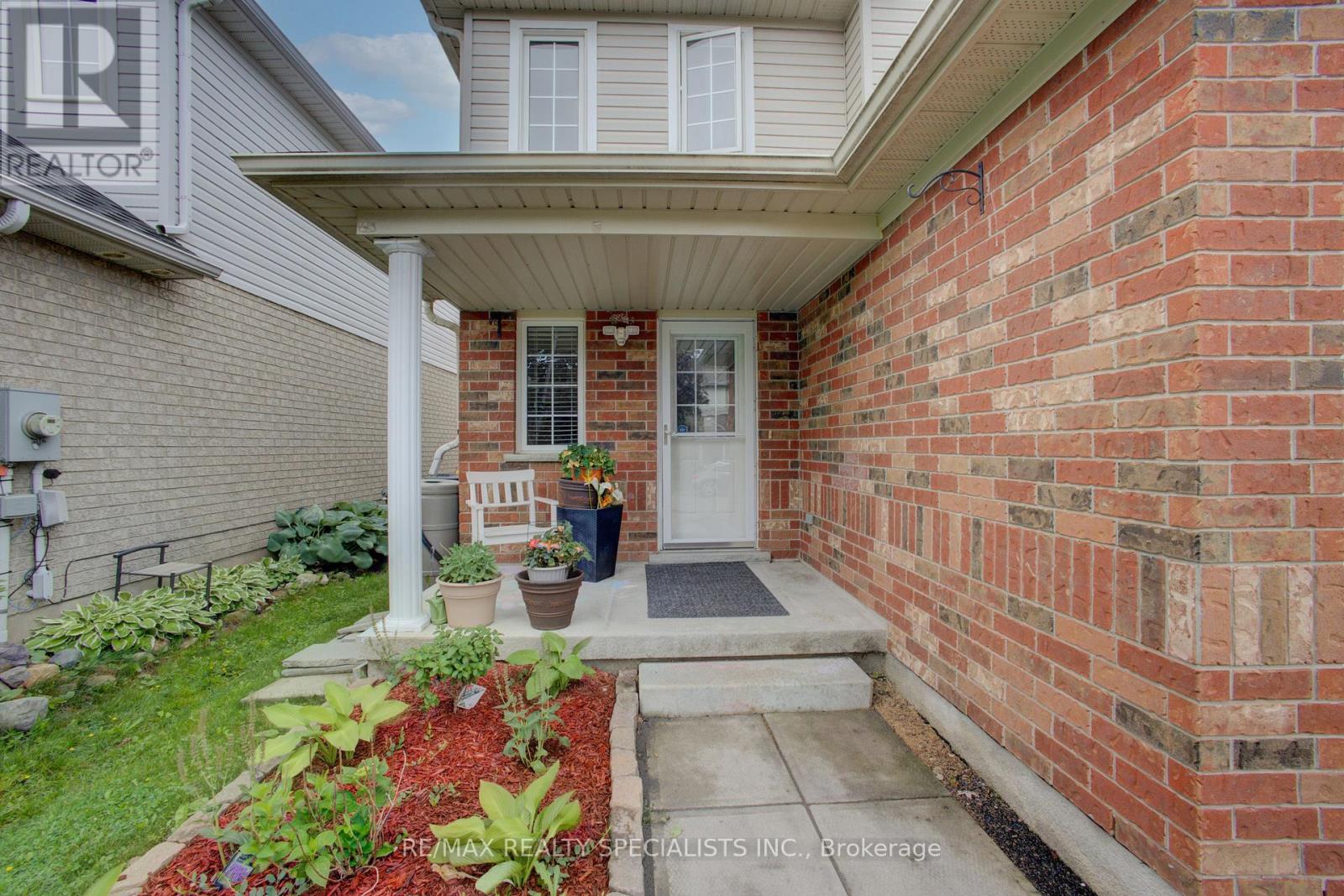 37 Edwards Street, Guelph, Ontario  N1E 0B8 - Photo 3 - X13429160