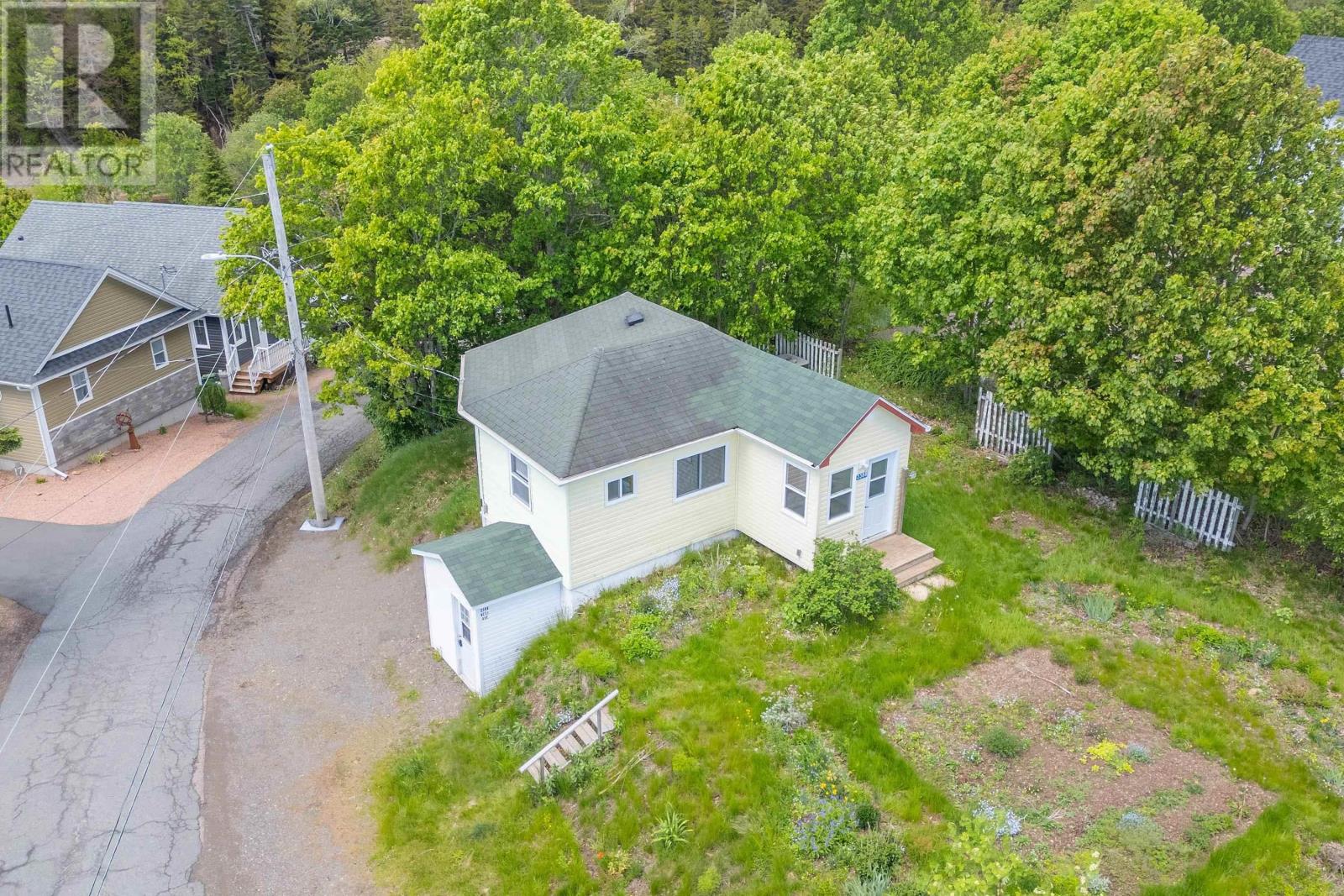 2388 Western Avenue, Parrsboro, Nova Scotia  B0M 1S0 - Photo 3 - 202613978