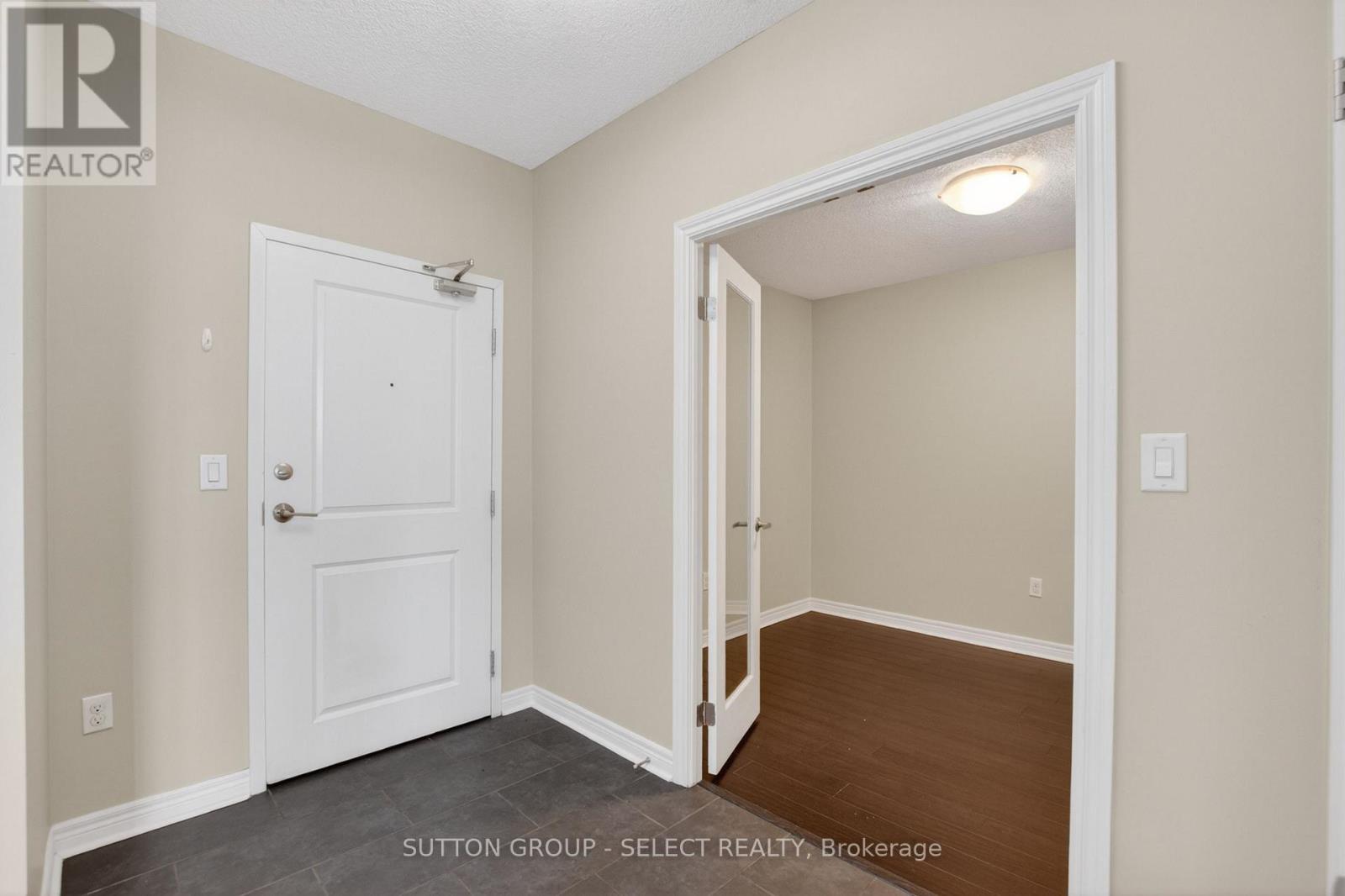 1705 - 330 Ridout Street N, London East, Ontario  N6C 3Z3 - Photo 2 - X13430368