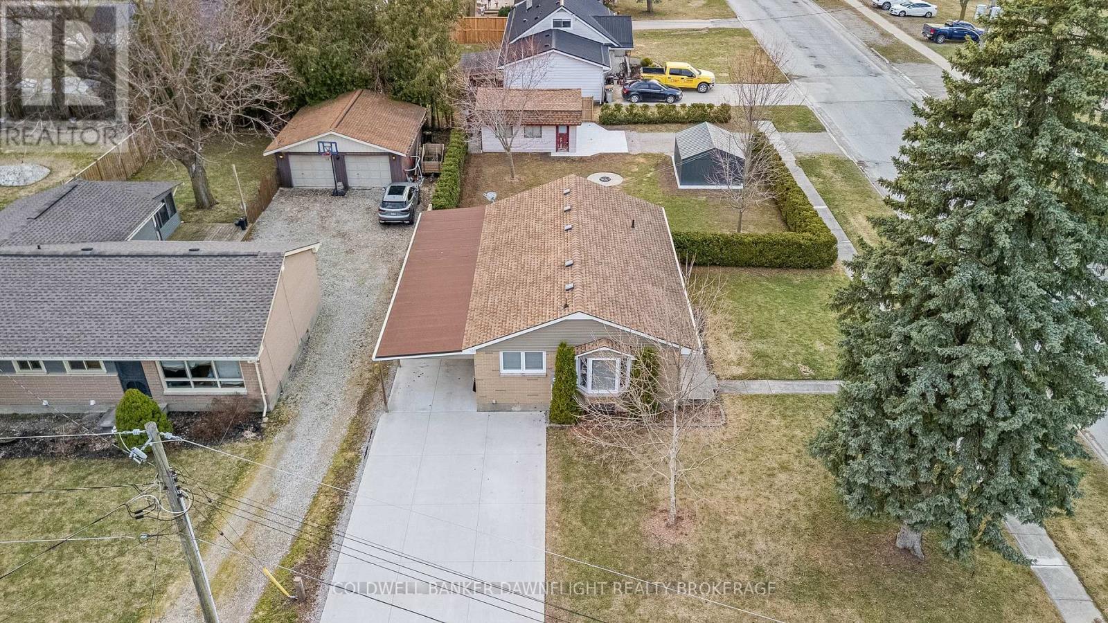 105 Wellington Street W, South Huron, Ontario  N0M 1S2 - Photo 3 - X13430380