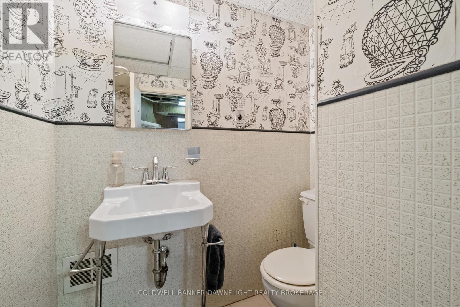 105 Wellington Street W, South Huron, Ontario  N0M 1S2 - Photo 30 - X13430380