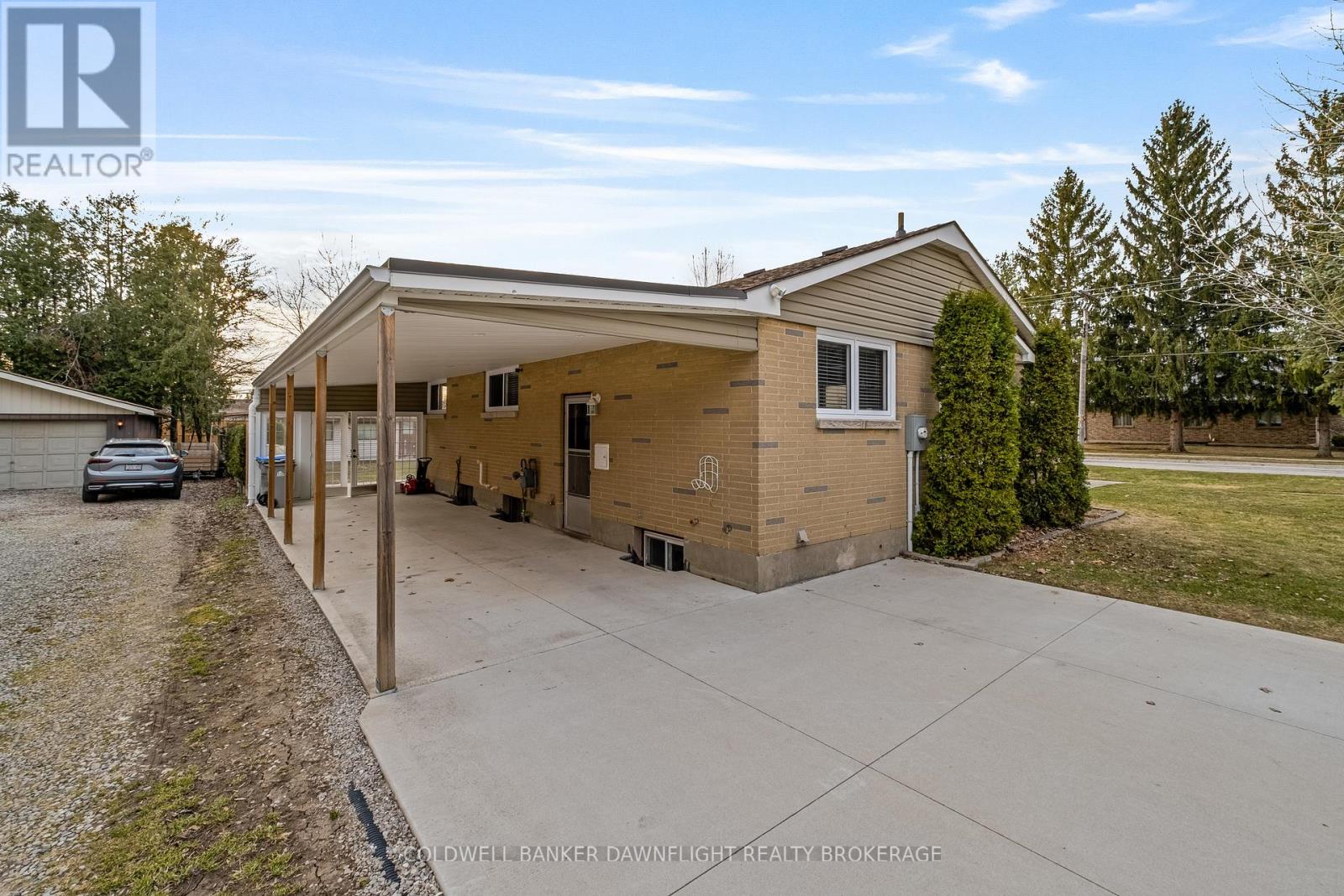 105 Wellington Street W, South Huron, Ontario  N0M 1S2 - Photo 4 - X13430380